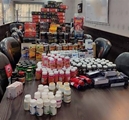 شبکه بهداشت و درمان کازرون جمع آوری ۸۳۵ قلم داروهای غیرمجاز و قاچاق در یکی از عطاری های شهرستان کازرون
